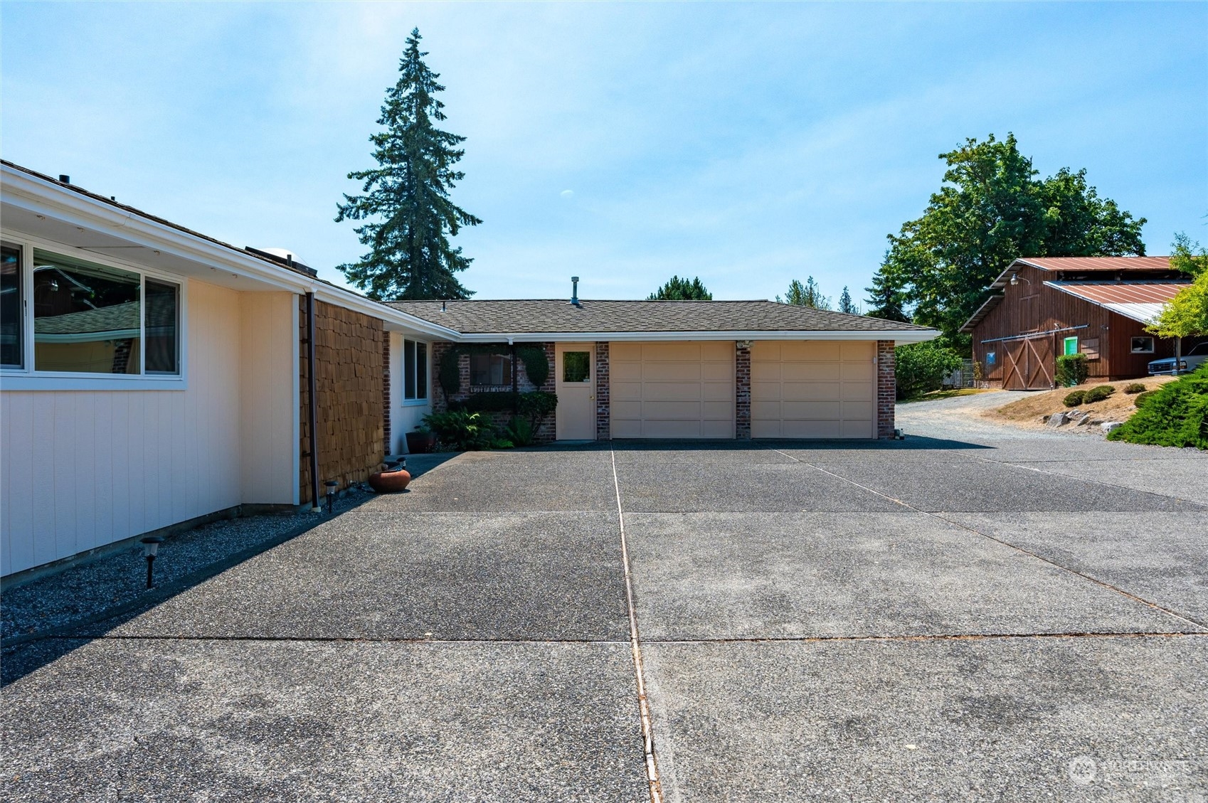 13622 Trumpeter Lane Mount Vernon, WA 98273 - Photo 8 of 40 a front view of a house with a yard and garage