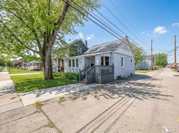 $99,000 | 1288 Stewart Avenue, Lincoln Park, MI 48146