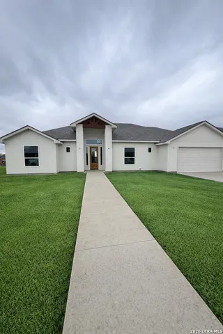 $440,000 | 613 34th Street, Hondo, TX 78861