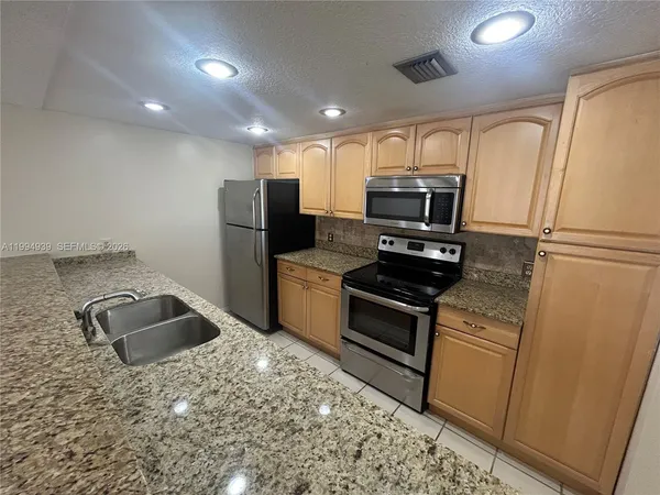$2,900 | 1660 Northwest 113th Way, Pembroke Pines, FL 33026
