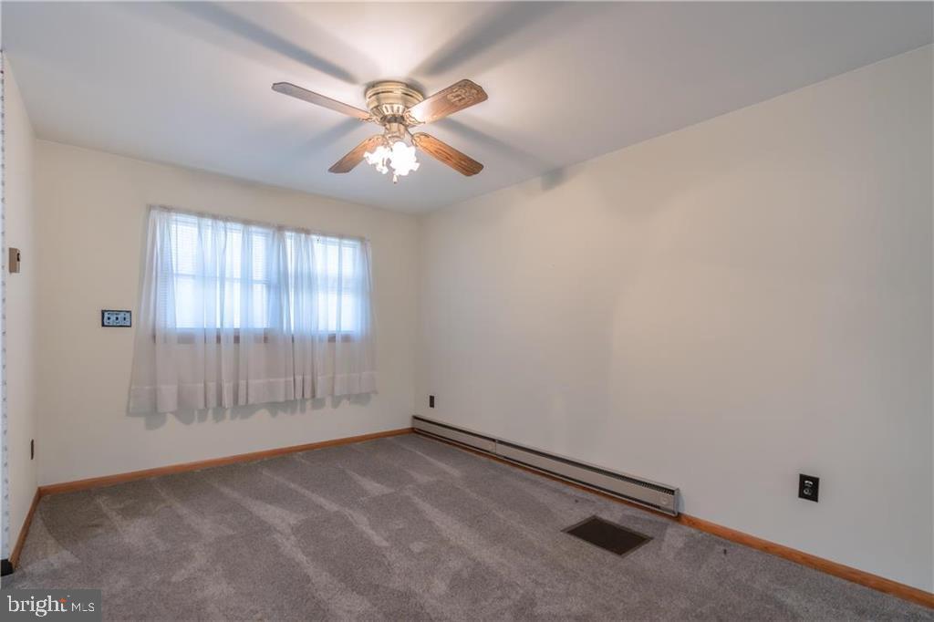 91 School Drive New Ringgold, PA 17960 - Photo 18 of 41 Dining Room