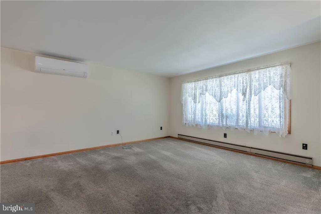 91 School Drive New Ringgold, PA 17960 - Photo 19 of 41 Family Room