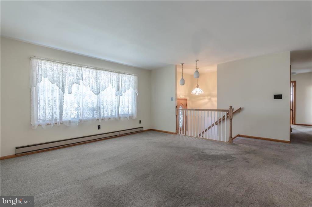 91 School Drive New Ringgold, PA 17960 - Photo 20 of 41 Family Room