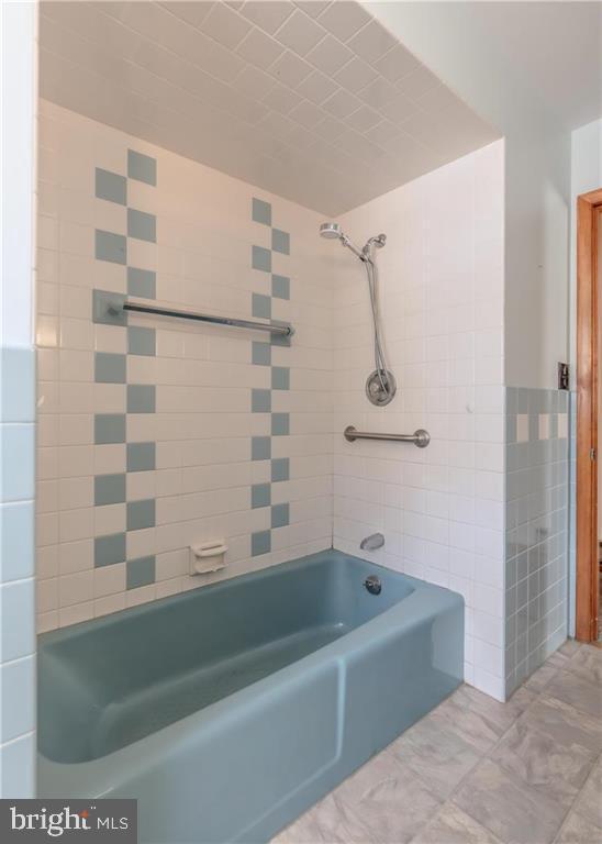 91 School Drive New Ringgold, PA 17960 - Photo 26 of 41 Full Bathroom #1