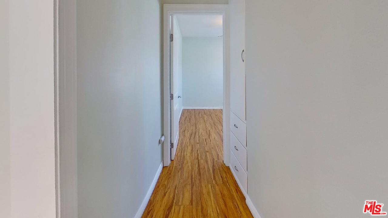 2027 Euclid Street, Unit E Santa Monica, CA 90405 - Photo 11 of 18 a view of a bathroom with a shower