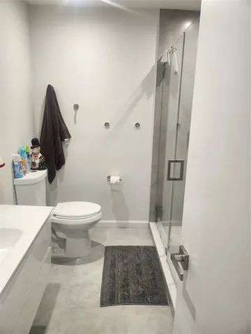 a bathroom with a toilet and a shower