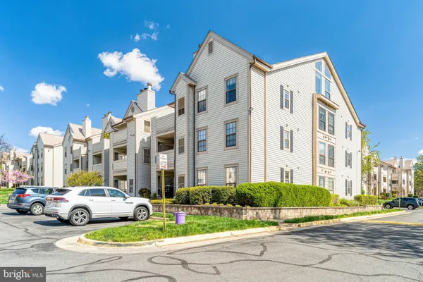 $425,900 | 6925 Mary Caroline Circle, Unit J, Alexandria, VA 22310