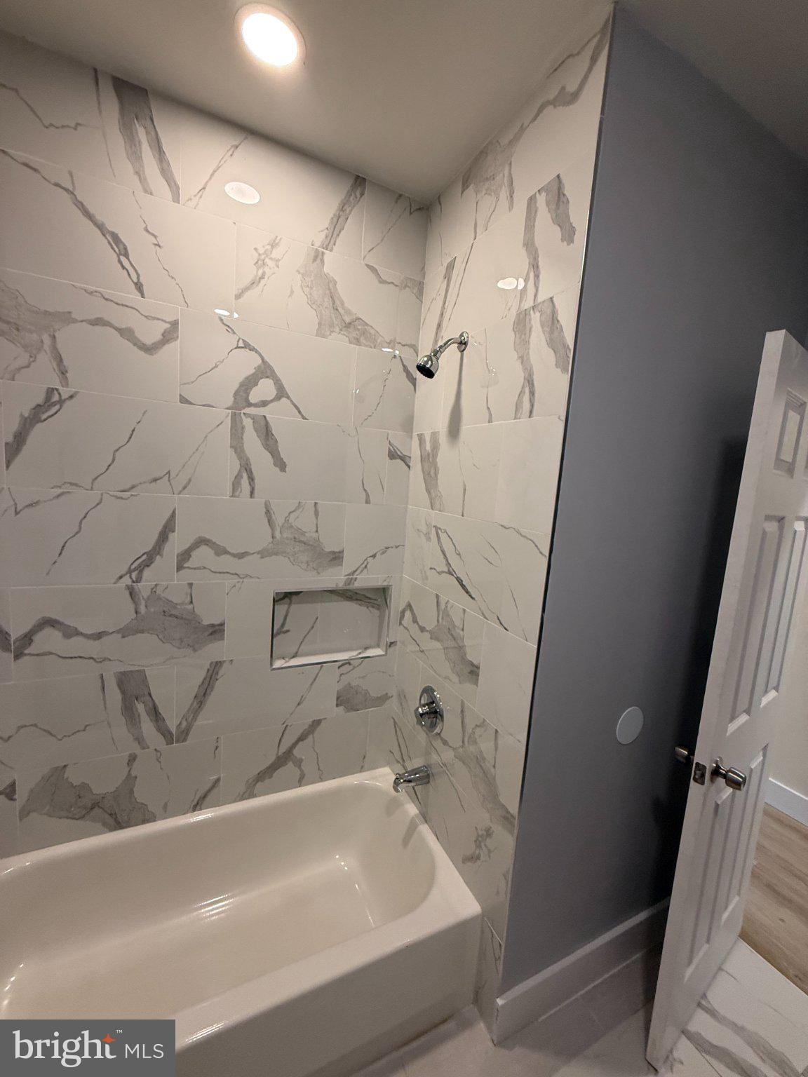 1930 North Payson Street Baltimore, MD 21217 - Photo 7 of 12 a bathroom with a bathtub