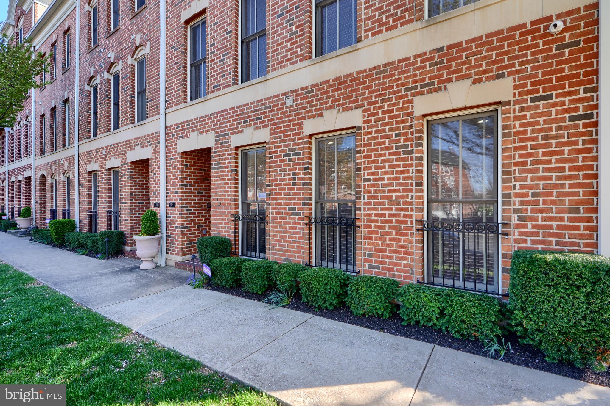 1221 Dockside Circle Baltimore, MD 21224 - Photo 2 of 57