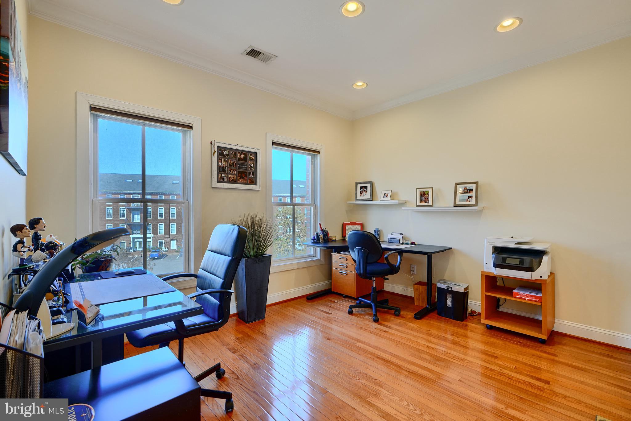 1221 Dockside Circle Baltimore, MD 21224 - Photo 28 of 57 a view of a workspace with furniture and lounge chair