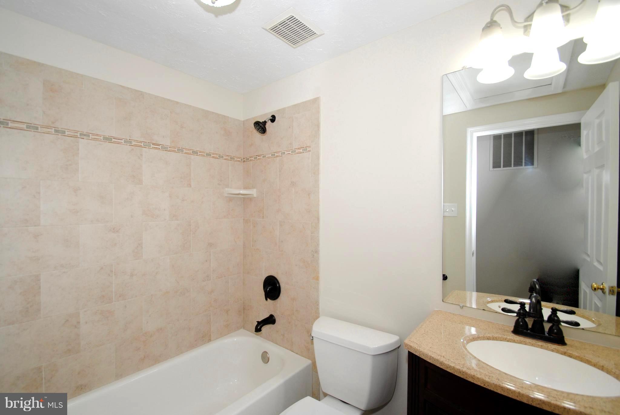 579 Quaker Ridge Court Arnold, MD 21012 - Photo 20 of 30 Attractively Appointed / Remodeled Hall Bath