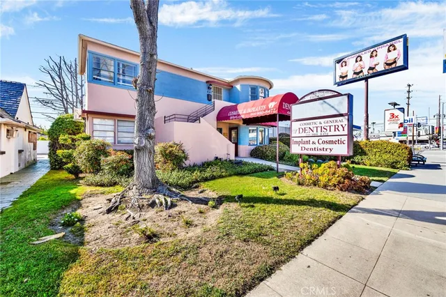 $2,575 | 4343 Laurel Canyon Boulevard, Studio City, CA 91604