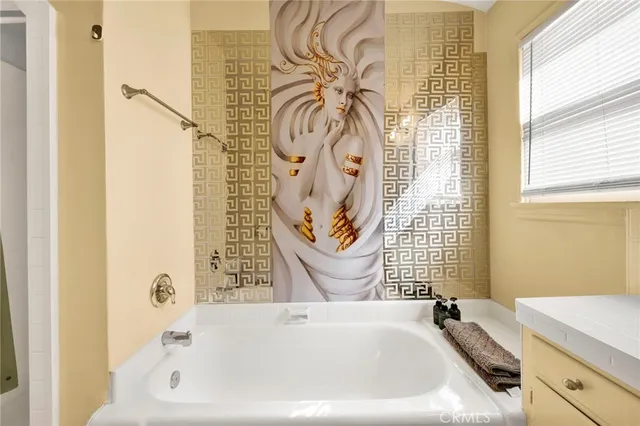 $2,575 | 4343 Laurel Canyon Boulevard, Studio City, CA 91604