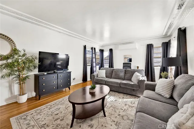 $2,575 | 4343 Laurel Canyon Boulevard, Studio City, CA 91604