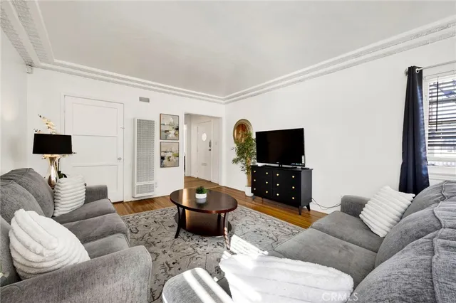 $2,575 | 4343 Laurel Canyon Boulevard, Studio City, CA 91604