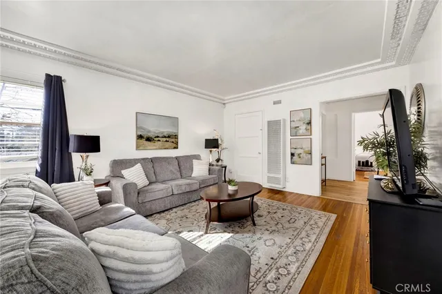 $2,575 | 4343 Laurel Canyon Boulevard, Studio City, CA 91604