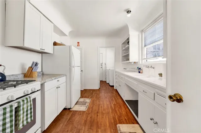 $2,575 | 4343 Laurel Canyon Boulevard, Studio City, CA 91604