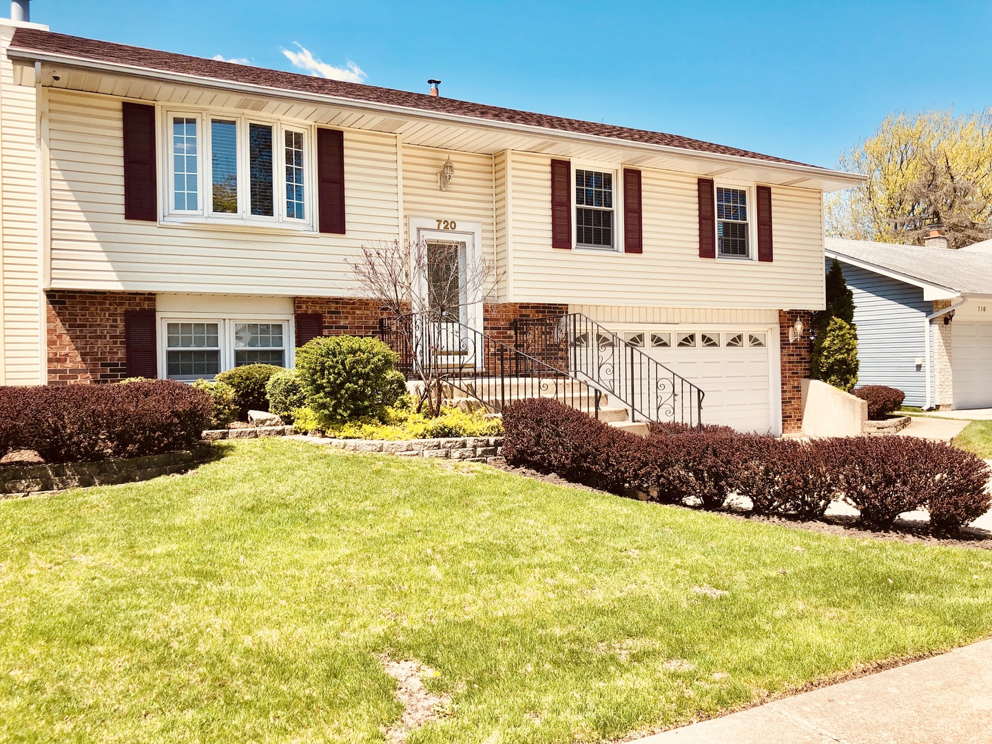 720 MacArthur Drive Buffalo Grove, IL 60089 - Photo 1 of 20