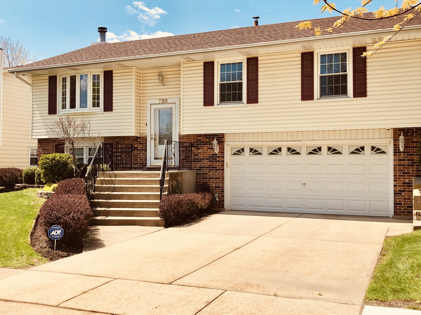 720 MacArthur Drive Buffalo Grove, IL 60089 - Photo 2 of 20