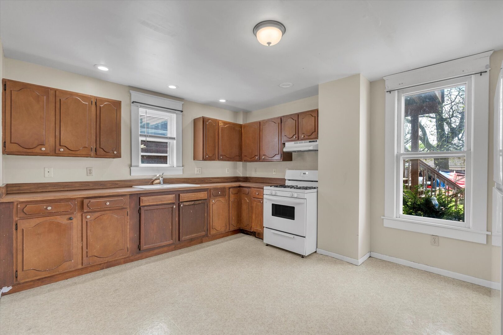 349 10th Street Moline, IL 61265 - Photo 7 of 24