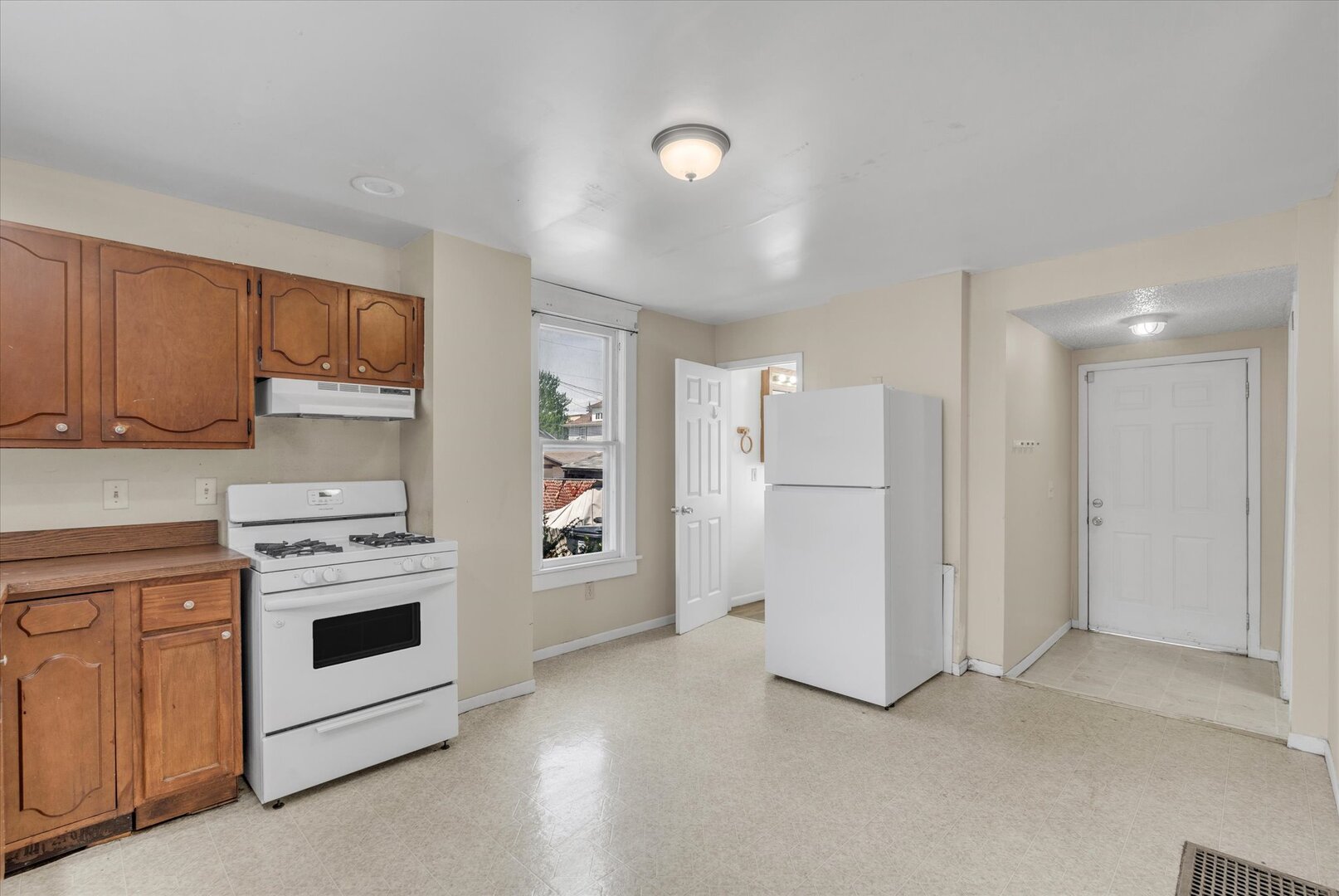 349 10th Street Moline, IL 61265 - Photo 8 of 24
