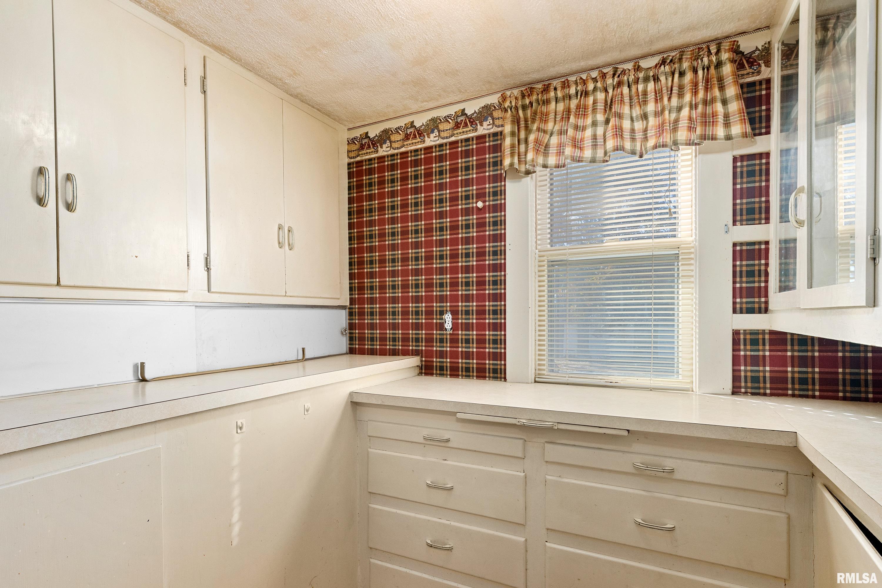 84 Silver Street Galesburg, IL 61401 - Photo 24 of 33