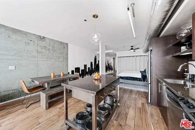 $525,000 | 1111 South Grand Avenue, Unit 1111, Los Angeles, CA 90015