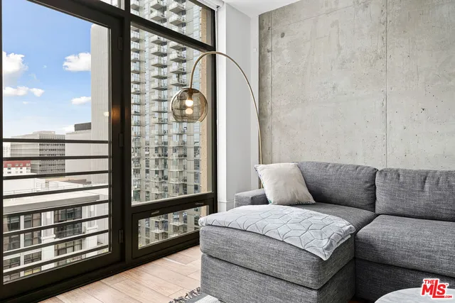 $525,000 | 1111 South Grand Avenue, Unit 1111, Los Angeles, CA 90015