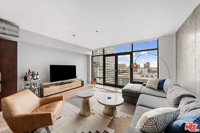 $525,000 | 1111 South Grand Avenue, Unit 1111, Los Angeles, CA 90015