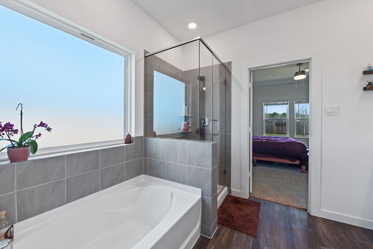 815 Devils Bridge Street Conroe, TX 77303 - Photo 12 of 25 a bathroom with a tub and shower