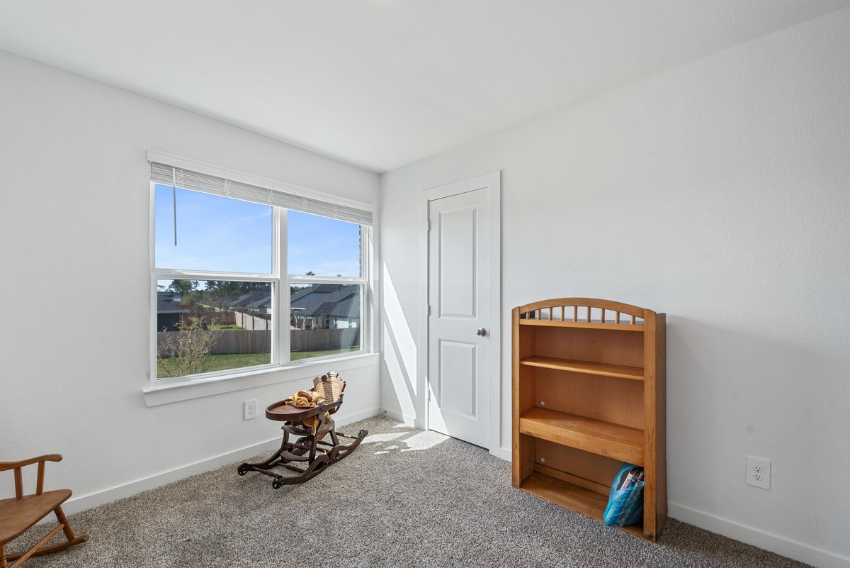 815 Devils Bridge Street Conroe, TX 77303 - Photo 20 of 25 a room with a bench and a window