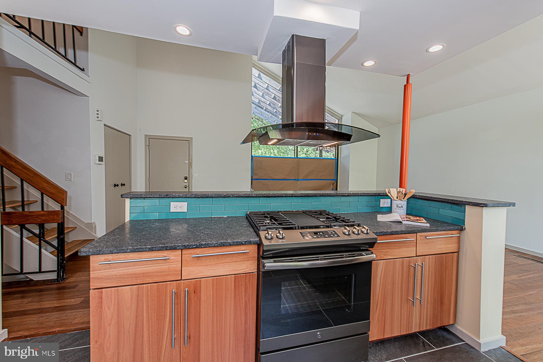 5301 Lightning View Road Columbia, MD 21045 - Photo 17 of 47 New gas stove and vented hood