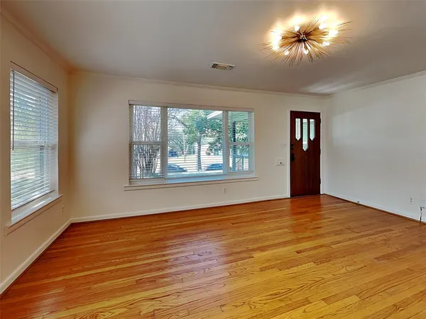 $2,200 | 2102 Elmwood Boulevard, Dallas, TX 75224