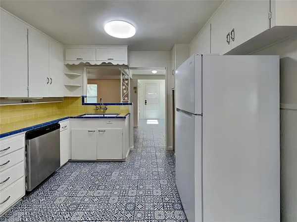 $2,200 | 2102 Elmwood Boulevard, Dallas, TX 75224