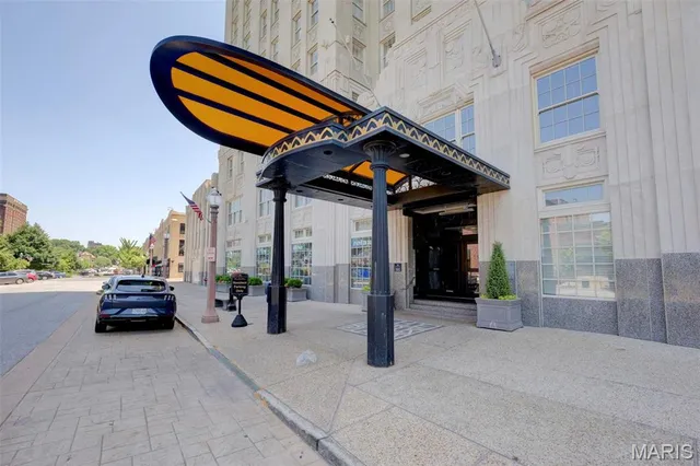 $540,000 | 232 North Kingshighway Boulevard, Unit 1407, St. Louis, MO 63108