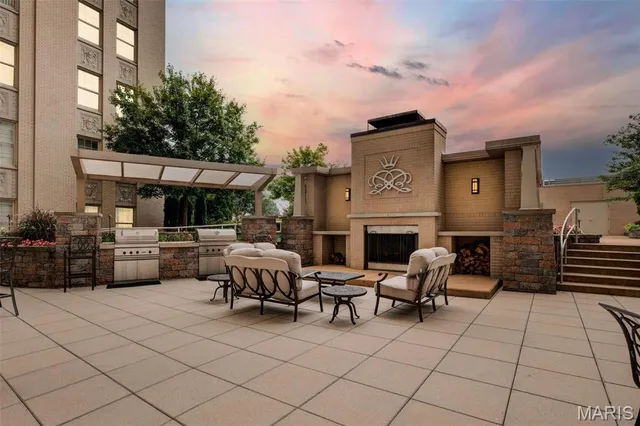 $540,000 | 232 North Kingshighway Boulevard, Unit 1407, St. Louis, MO 63108