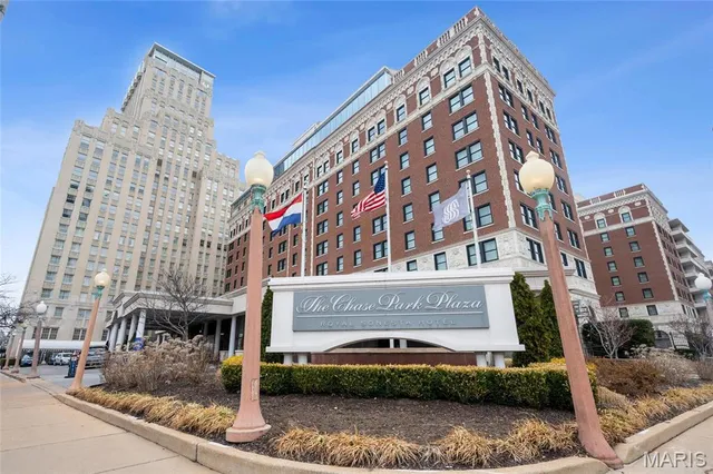$540,000 | 232 North Kingshighway Boulevard, Unit 1407, St. Louis, MO 63108