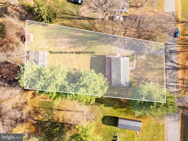 a view of yard and swimming pool