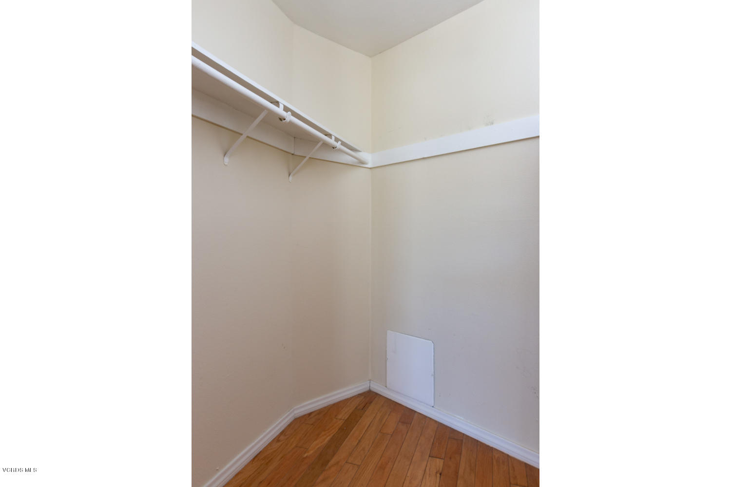 2901 Peninsula Road, Unit 238 Oxnard, CA 93035 - Photo 5 of 13 2901 Peninsula Rd 238-015-22-Closet-MLS_
