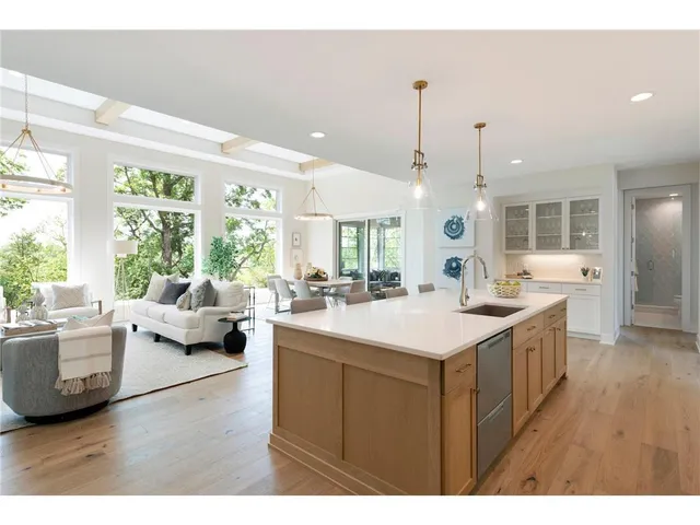 $1,480,000 | Xxx4 Xxx4 Timberland Trail, Eden Prairie, MN 55347