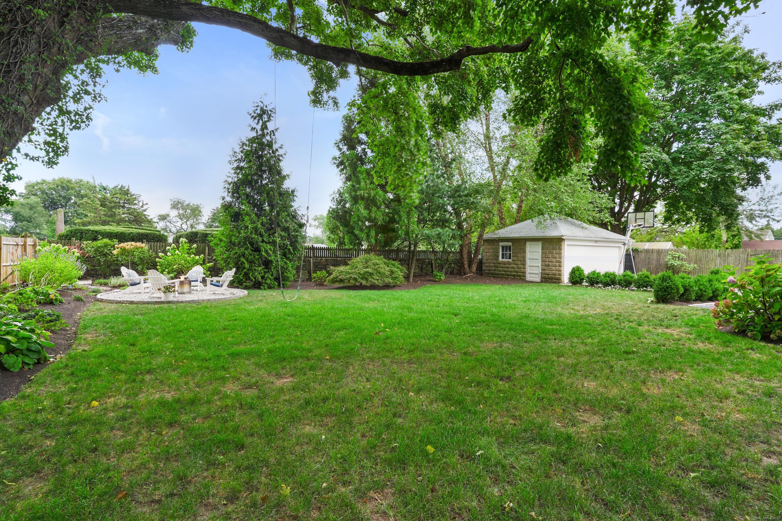 215 Old Post Road Fairfield, CT 06824 - Photo 36 of 39