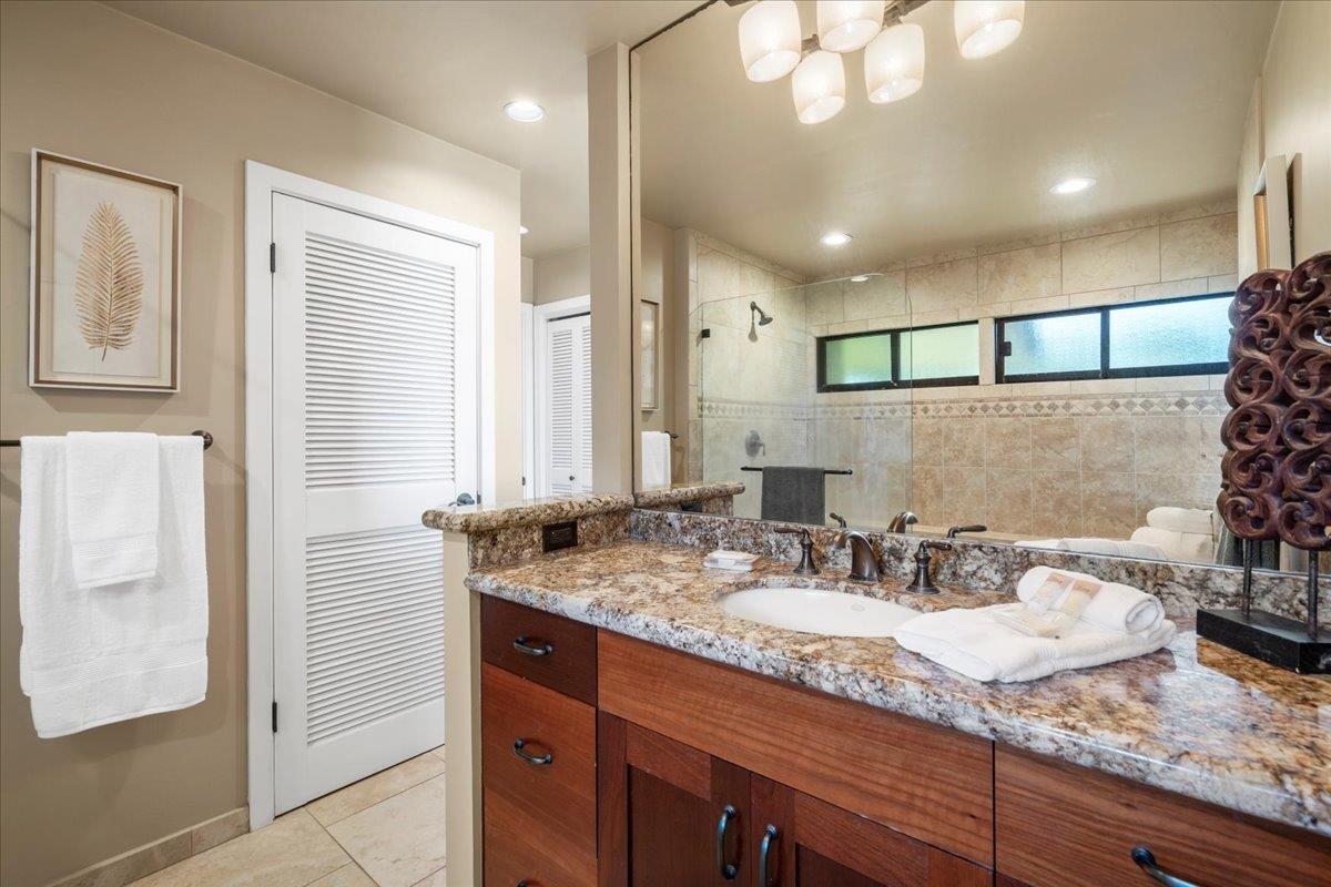 100 Ridge Road, Unit 2915 Lahaina, HI 96761 - Photo 32 of 43 a bathroom with a sink double vanity and a mirror