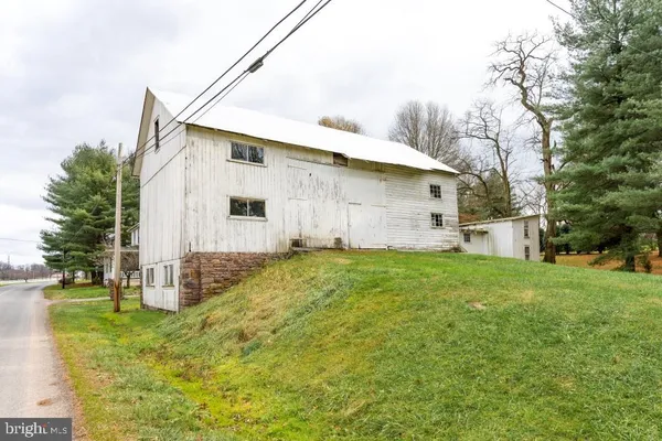 $400,000 | 587 Chestnut Hill Road, Denver, PA 17517