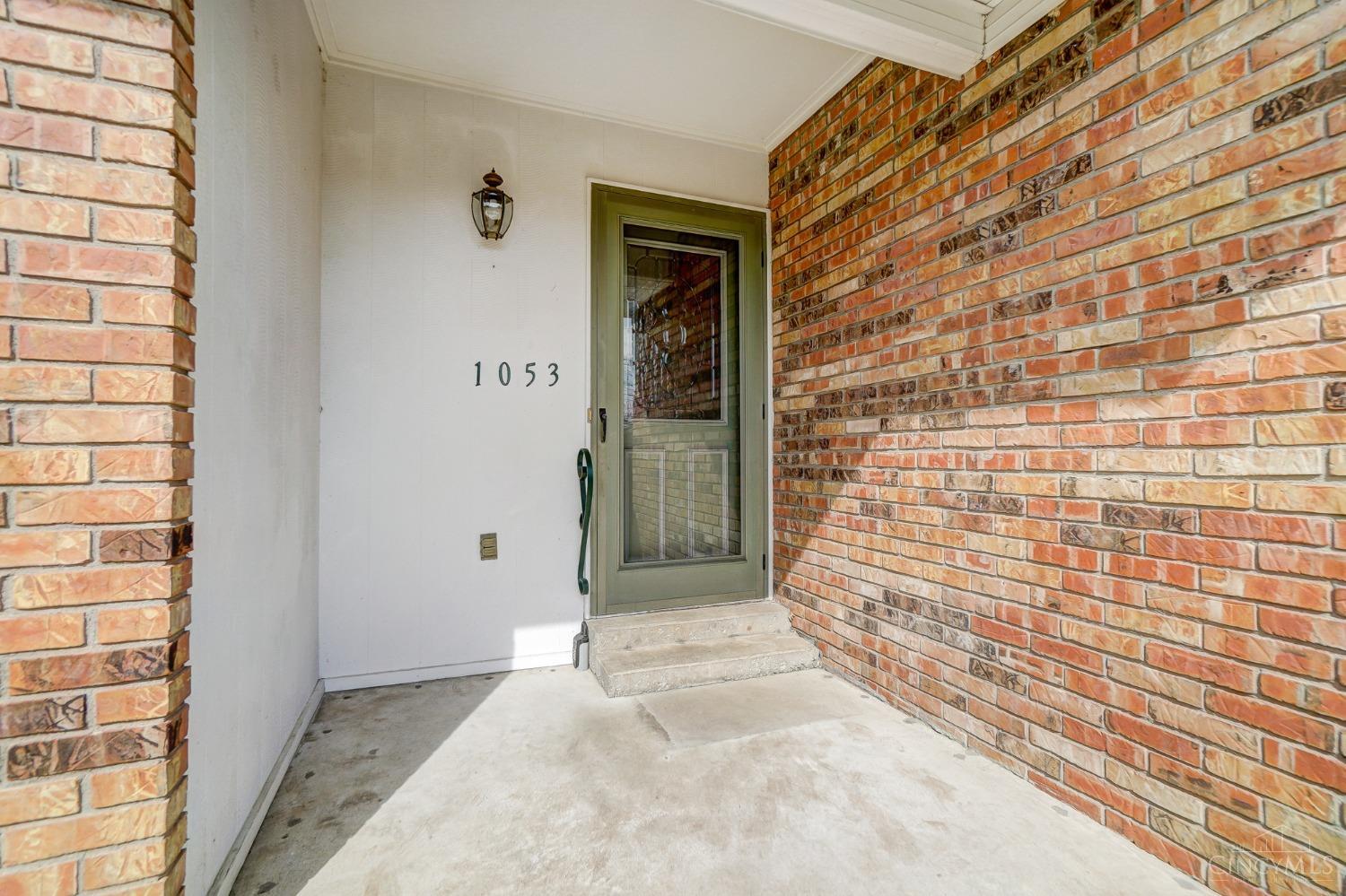 1053 Sutton Road Cincinnati, OH 45230 - Photo 4 of 43