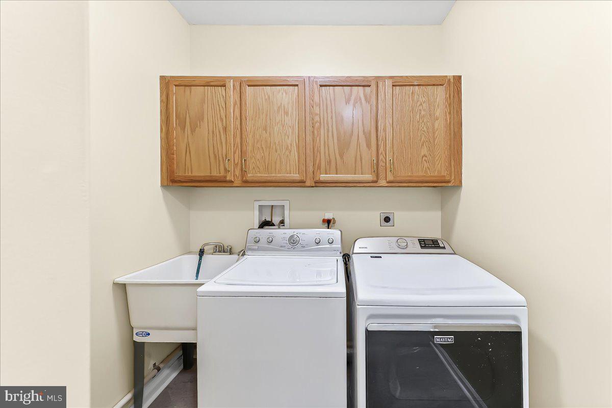 1588 Nicklaus Drive Springfield, PA 19064 - Photo 23 of 25 a utility room with dryer and washer