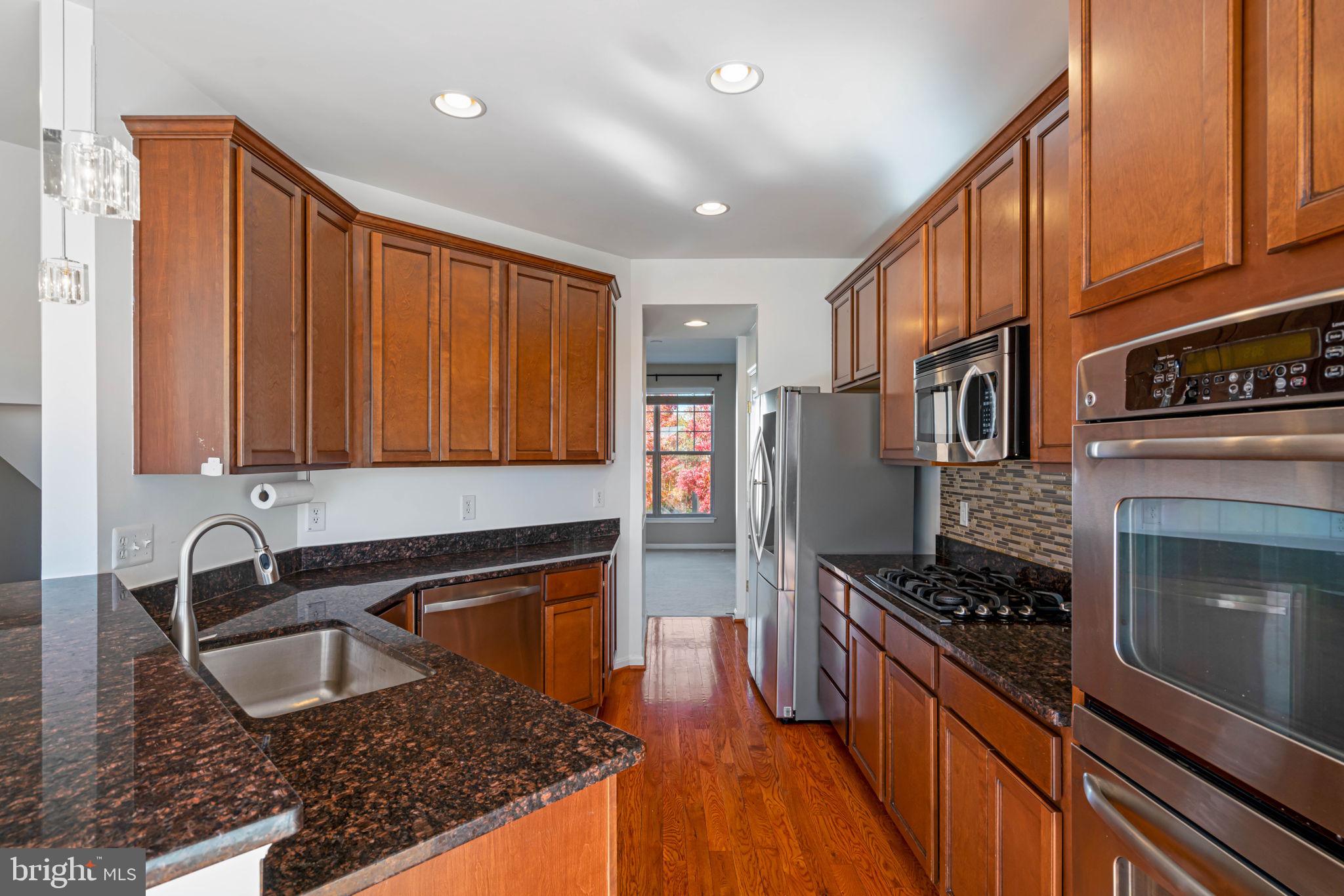 11929 Benton Lake Road Bristow, VA 20136 - Photo 11 of 23 Kitchen with built-in micro and double oven