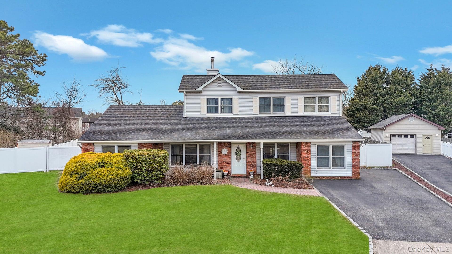 40 Sequoia Way Holbrook, NY 11741 - Photo 1 of 1