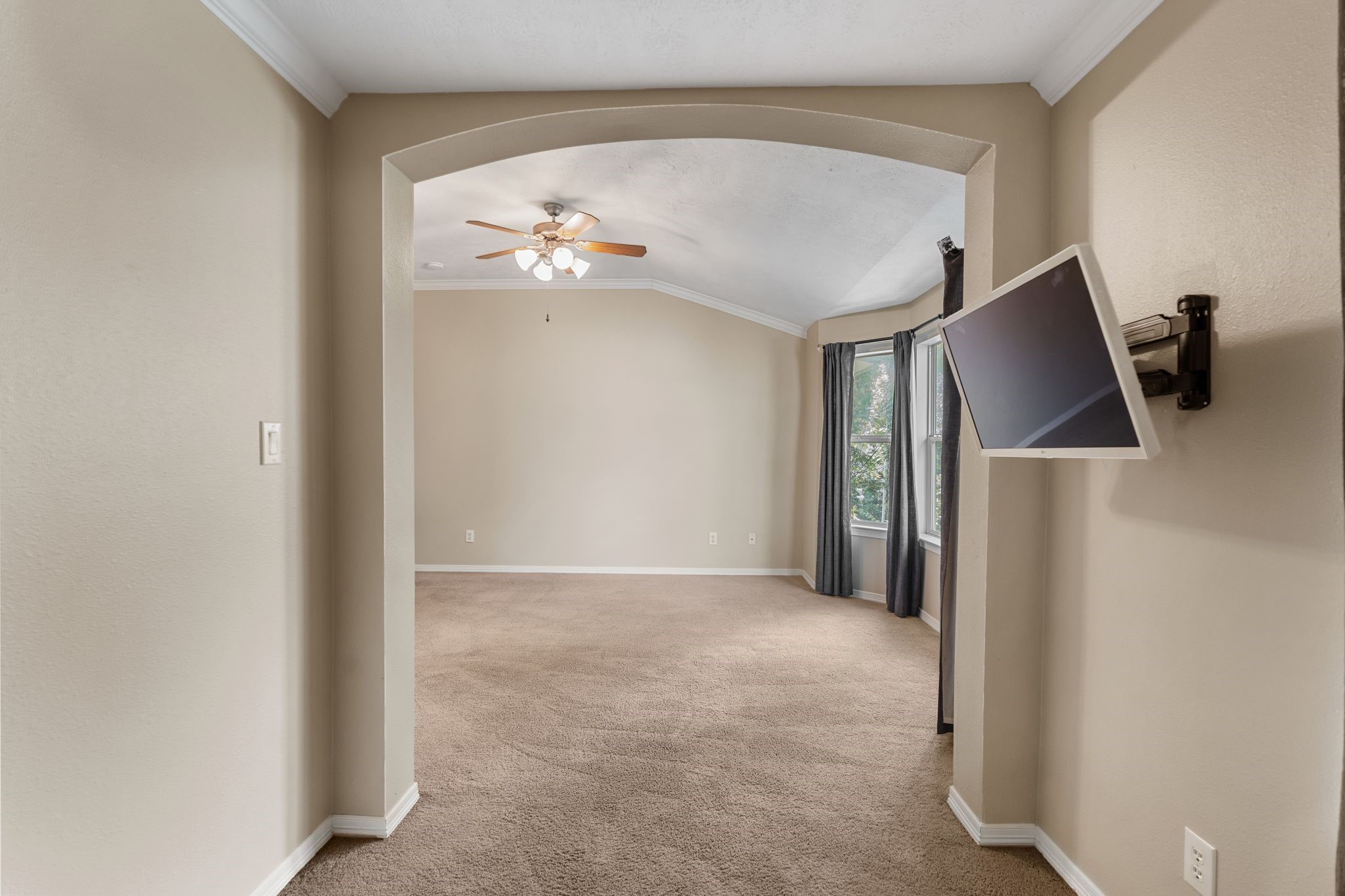4223 Rose Street Houston, TX 77007 - Photo 21 of 40 Primary Bedroom with spacious sitting area or office