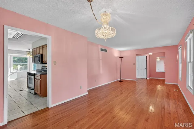 $425,000 | 2202 White Cedar Court, Chesterfield, MO 63017