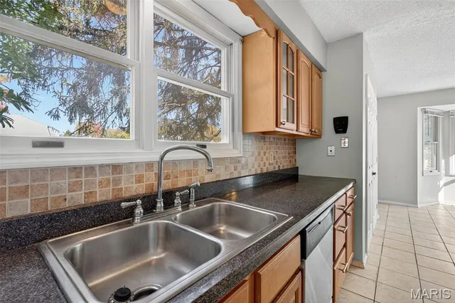 $415,000 | 2202 White Cedar Court, Chesterfield, MO 63017